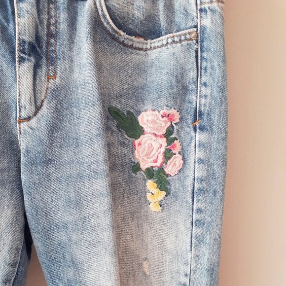 EUC Zara blue floral embroidered ripped denim jeans, 6 - Picture 10 of 12